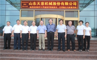 清华大学建筑设计研究院副院长、研究员侯建群莅临